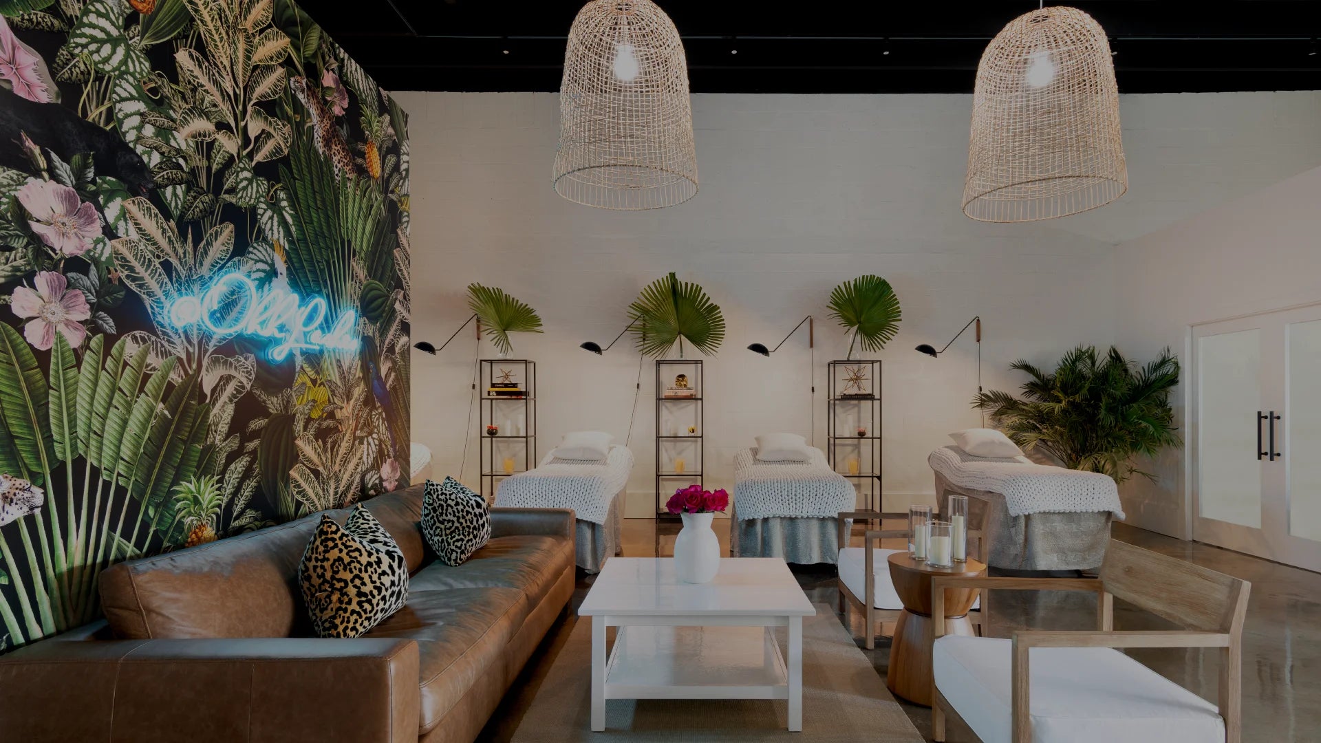 Interior of Ohh! Lashes in Miami